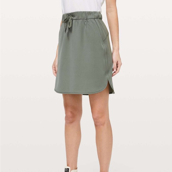 lululemon athletica Dresses & Skirts - LULULEMON On The Fly Skirt *Woven - Grey Sage - W8A87S - Sz 4